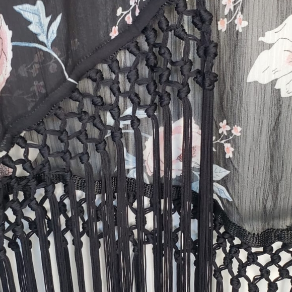 Torrid Floral Fringe Trim Short Sleeve Kimono size 00/0 or M/L - Picture 7 of 11